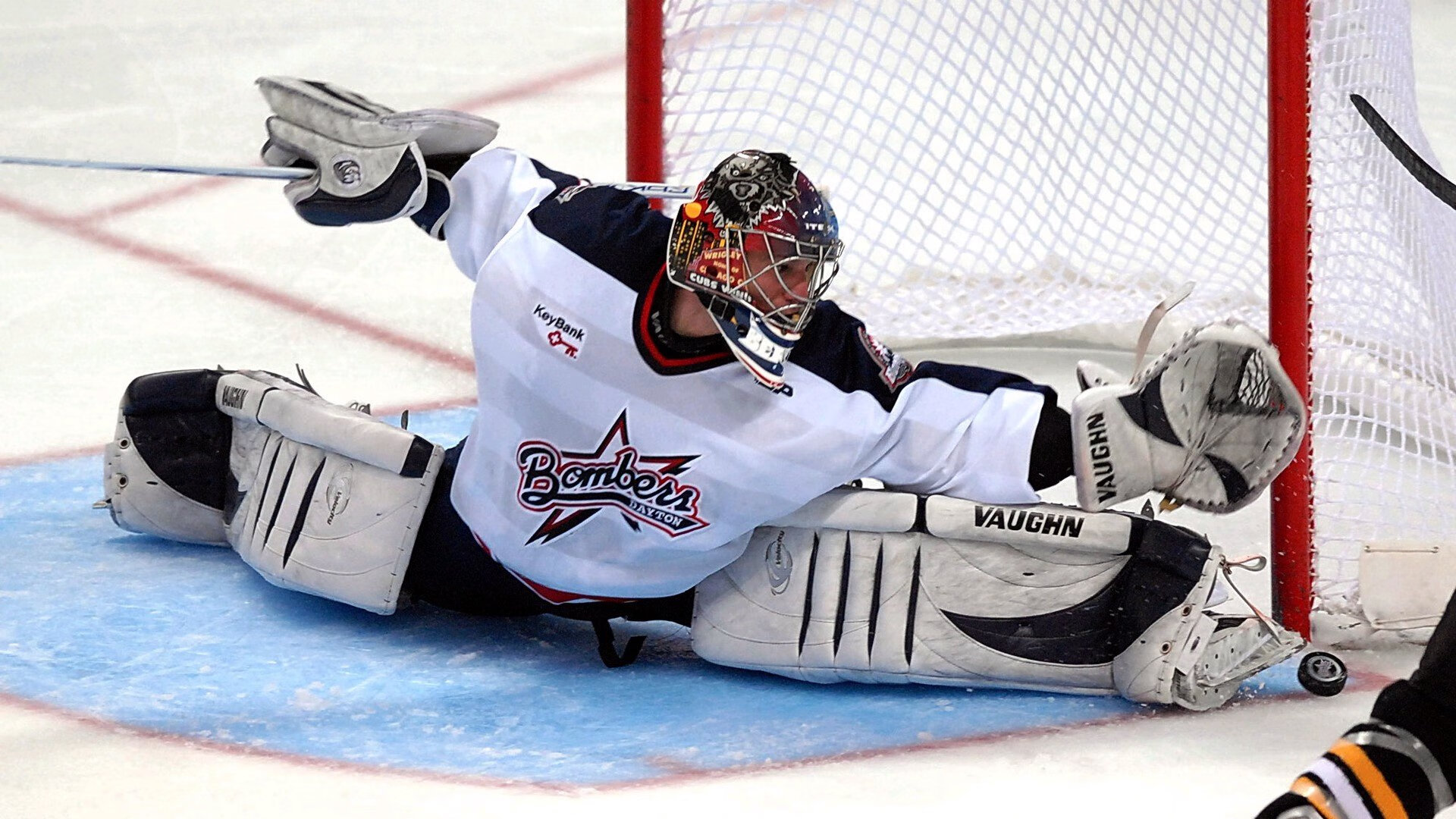 电竞战队的商业模式：赞助合作与周边销售，电竞战队靠什么赚钱